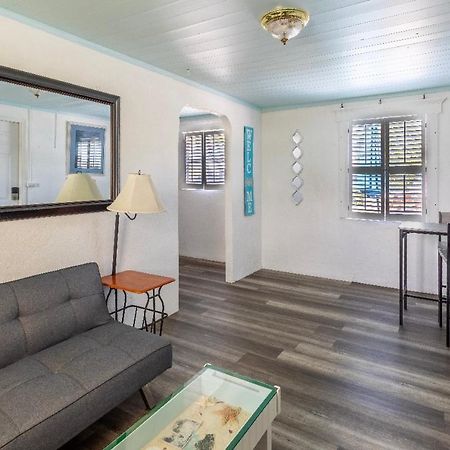 Bungalow 1 Minute From The Beach Suite #3 Englewood Buitenkant foto
