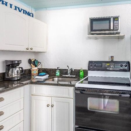 Bungalow 1 Minute From The Beach Suite #3 Englewood Buitenkant foto