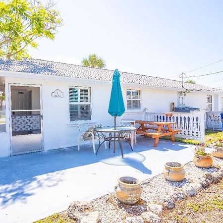 Bungalow 1 Minute From The Beach Suite #3 Englewood Buitenkant foto