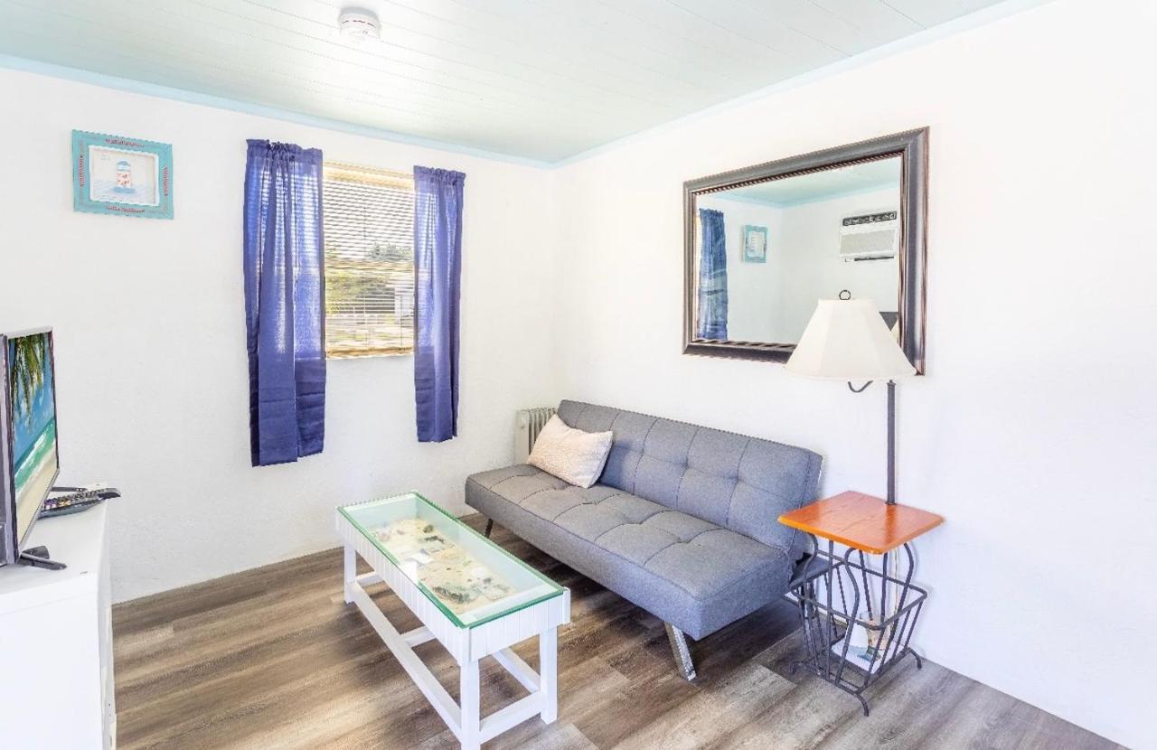 Bungalow 1 Minute From The Beach Suite #3 Englewood Buitenkant foto